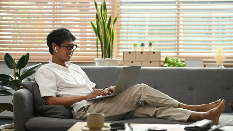 Man bestelt online vanuit de zetel